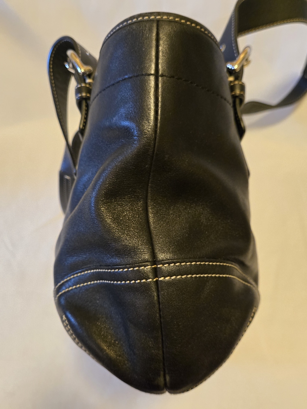 Coach Soho Black Leather Shoulder Buckle Bag. Style 9544 Great Leather Condition - Picture 7 of 16